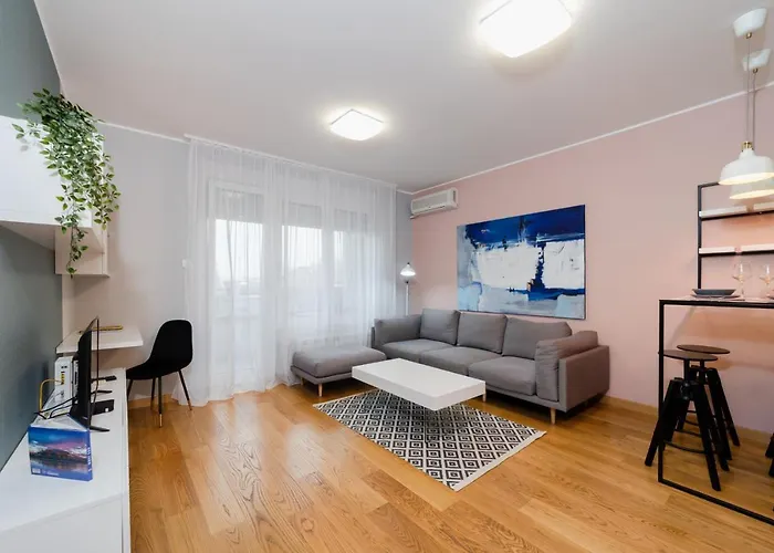 Modern Living In City Centre - Private Parking