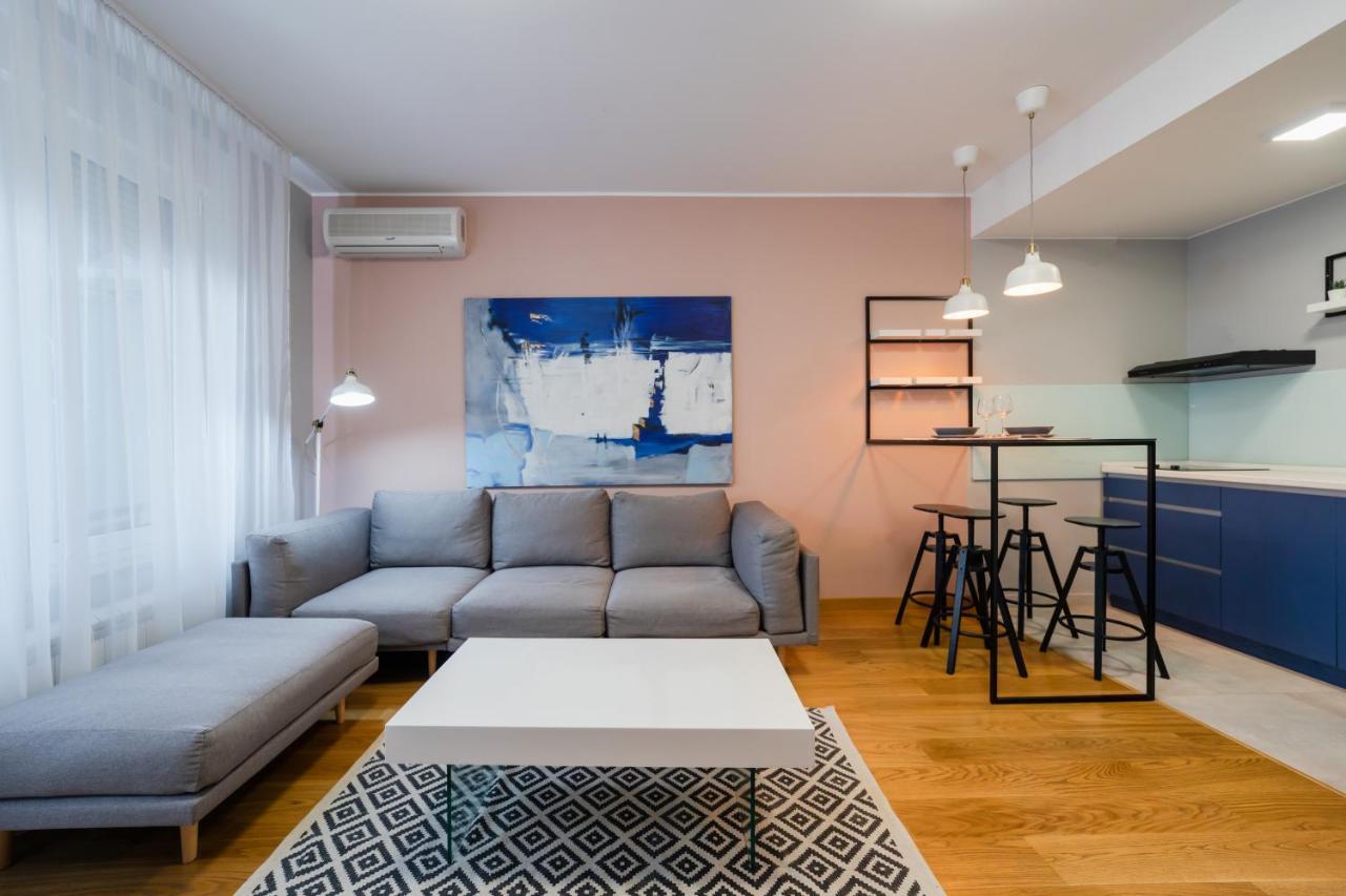 Modern Living In Centre - Private Parking Apartment Novi Sad